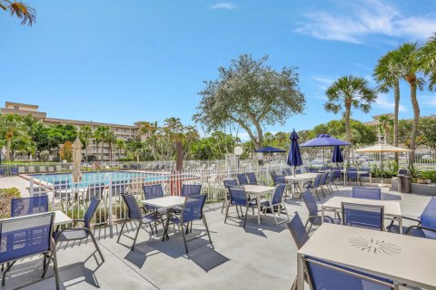 Condo in Pompano Beach, Florida, 3 bedrooms  № 2182820 - photo 30