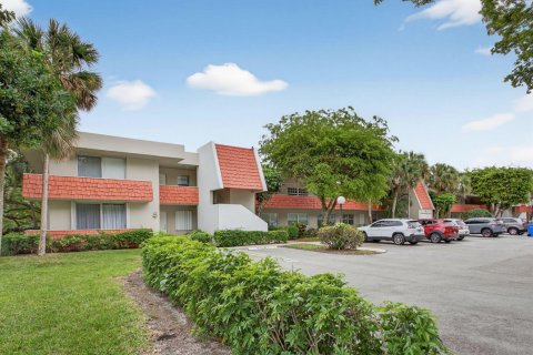 Condo in Pompano Beach, Florida, 3 bedrooms № 2182820