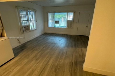 Commercial property in St. Lucie, Florida 178.37 sq.m. № 1979555