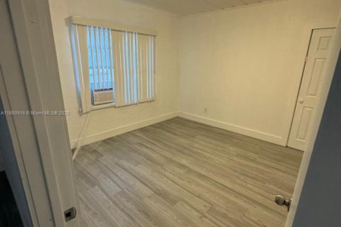 Commercial property in St. Lucie, Florida 178.37 sq.m. № 1979555 - photo 8