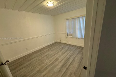 Commercial property in St. Lucie, Florida 178.37 sq.m. № 1979555 - photo 6