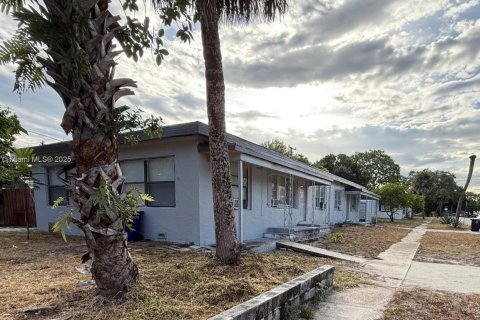 Commercial property in St. Lucie, Florida 178.37 sq.m. № 1979555 - photo 28