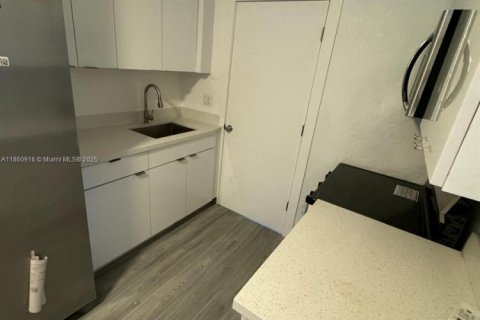 Commercial property in St. Lucie, Florida 178.37 sq.m. № 1979555 - photo 12