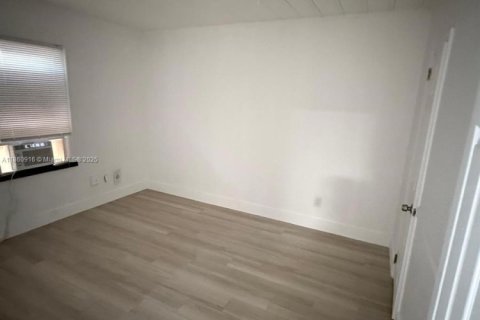 Commercial property in St. Lucie, Florida 178.37 sq.m. № 1979555 - photo 21