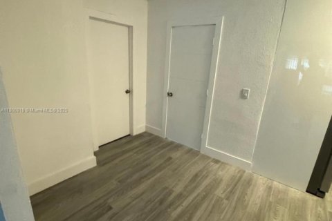 Commercial property in St. Lucie, Florida 178.37 sq.m. № 1979555 - photo 11