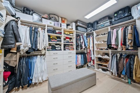 Купить кондоминиум в Бэл-Харбор, Флорида 2 спальни, 200.67м2, № 2057396 - фото 26