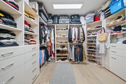 Купить кондоминиум в Бэл-Харбор, Флорида 2 спальни, 200.67м2, № 2057396 - фото 27