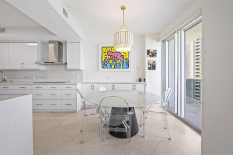 Купить кондоминиум в Бэл-Харбор, Флорида 2 спальни, 200.67м2, № 2057396 - фото 16