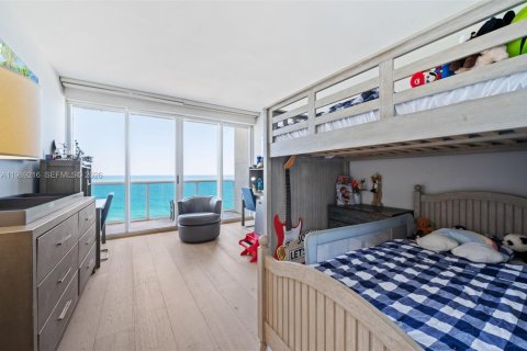 Купить кондоминиум в Бэл-Харбор, Флорида 2 спальни, 200.67м2, № 2057396 - фото 30