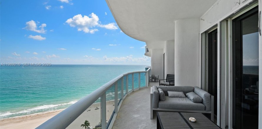 Кондоминиум с 2 спальнями в Бэл-Харбор, Флорида № 2057396