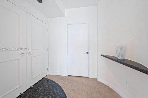 Купить кондоминиум в Бэл-Харбор, Флорида 2 спальни, 200.67м2, № 2057396 - фото 9