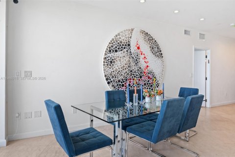 Купить кондоминиум в Бэл-Харбор, Флорида 2 спальни, 200.67м2, № 2057396 - фото 7