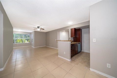 Condo in Orlando, Florida, 1 bedroom  № 1832054 - photo 10