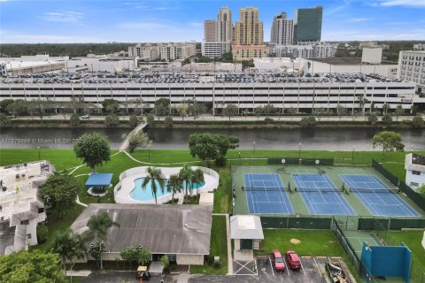 Condominio en venta en Miami, Florida, 2 dormitorios, 69.68 m2 № 1930044 - foto 18