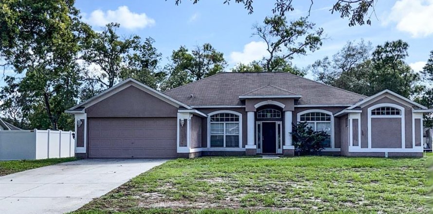 Villa ou maison à Spring Hill, Floride 4 chambres, 193.24 m2 № 2225819