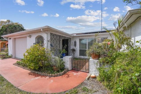 House in Holiday, Florida 2 bedrooms, 135.73 sq.m. № 1718702 - photo 5