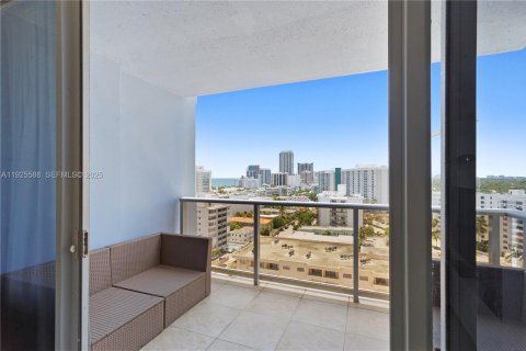 Condo in Miami Beach, Florida, 1 bedroom  № 1993370 - photo 5