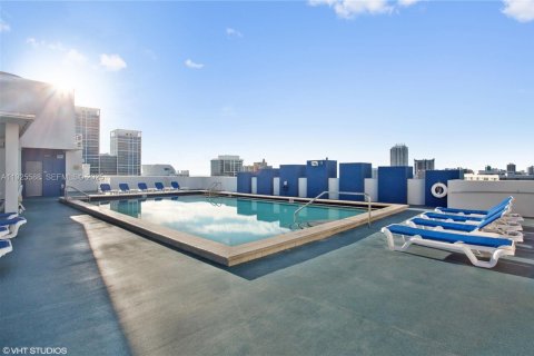 Condo in Miami Beach, Florida, 1 bedroom  № 1993370 - photo 18