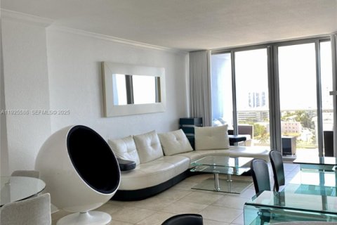 Condo in Miami Beach, Florida, 1 bedroom  № 1993370 - photo 13
