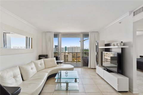 Condo in Miami Beach, Florida, 1 bedroom  № 1993370 - photo 2