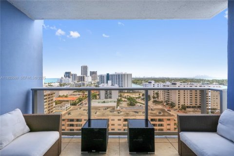 Condo in Miami Beach, Florida, 1 bedroom  № 1993370 - photo 1