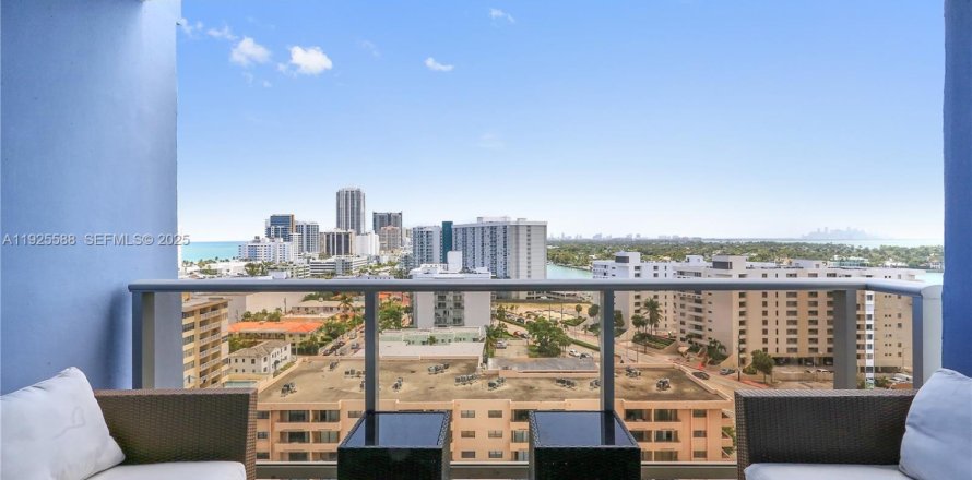Condo in Miami Beach, Florida, 1 bedroom  № 1993370