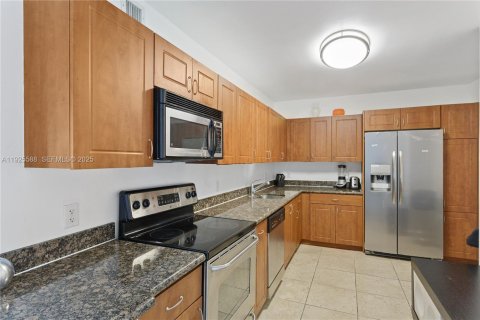 Condo in Miami Beach, Florida, 1 bedroom  № 1993370 - photo 11