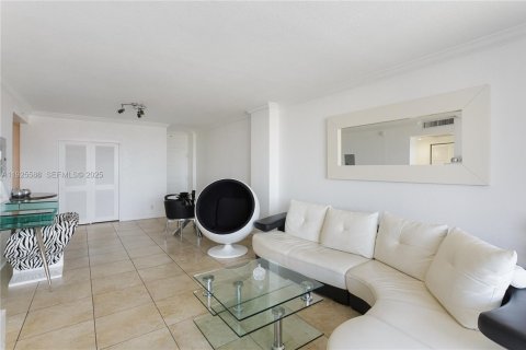 Condo in Miami Beach, Florida, 1 bedroom  № 1993370 - photo 4