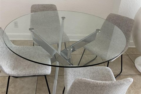 Condo in Miami Beach, Florida, 1 bedroom  № 1993370 - photo 14