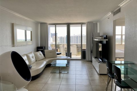Condo in Miami Beach, Florida, 1 bedroom  № 1993370 - photo 3