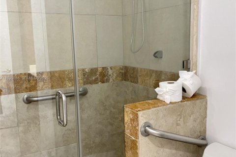 Condo in Miami Beach, Florida, 1 bedroom  № 1993370 - photo 10