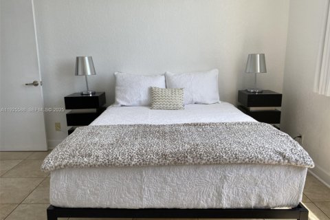 Condo in Miami Beach, Florida, 1 bedroom  № 1993370 - photo 9