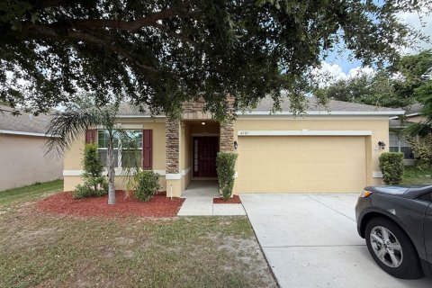 House in Winter Haven, Florida 3 bedrooms, 135.64 sq.m. № 1803836 - photo 1