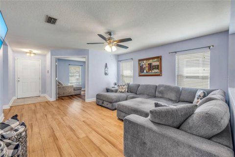 Casa en venta en New Smyrna Beach, Florida, 3 dormitorios, 173.45 m2 № 2418450 - foto 11