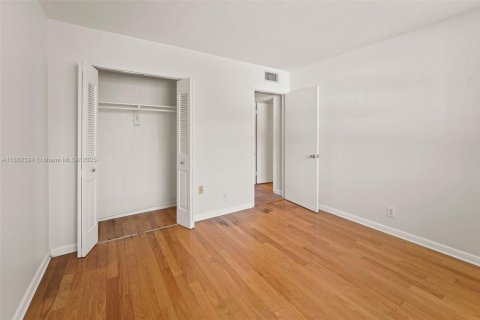 Condo in Miami, Florida, 2 bedrooms  № 1890816 - photo 23