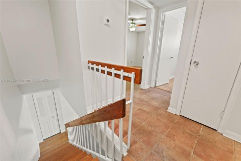 Condo in Miami, Florida, 2 bedrooms  № 1890816 - photo 25