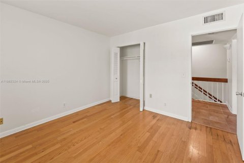 Condo in Miami, Florida, 2 bedrooms  № 1890816 - photo 24