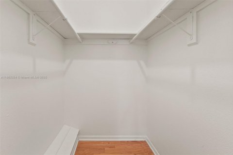 Condo in Miami, Florida, 2 bedrooms  № 1890816 - photo 20
