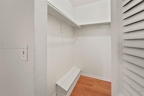 Condo in Miami, Florida, 2 bedrooms  № 1890816 - photo 21