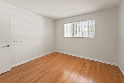 Condo in Miami, Florida, 2 bedrooms  № 1890816 - photo 22