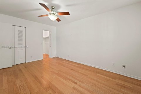 Condo in Miami, Florida, 2 bedrooms  № 1890816 - photo 18