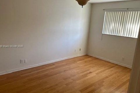Condominio en alquiler en Miami, Florida, 2 dormitorios, 92.34 m2 № 1890816 - foto 10