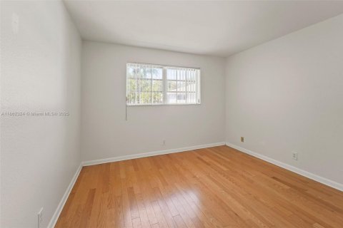Condo in Miami, Florida, 2 bedrooms  № 1890816 - photo 19