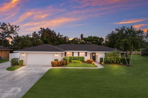 House in Bradenton, Florida 4 bedrooms, 176.98 sq.m. № 1853391 - photo 1