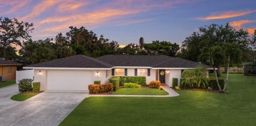 House in Bradenton, Florida 4 bedrooms, 176.98 sq.m. № 1853391