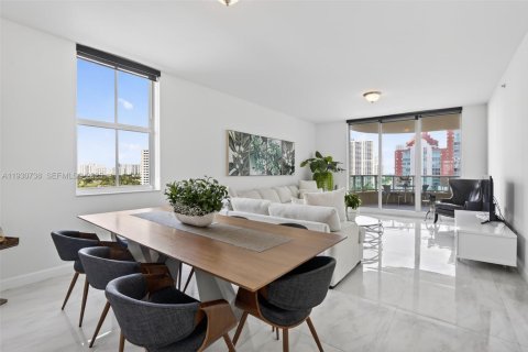 Condo à Aventura, Floride, 2 chambres  № 2035721