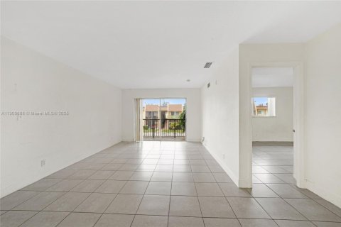 Copropriété à louer à Lauderhill, Floride: 1 chambre, 78.04 m2 № 1966347 - photo 8