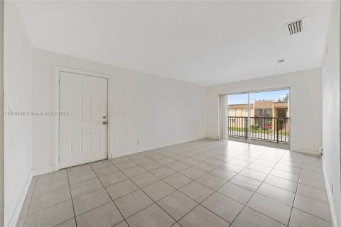 Copropriété à louer à Lauderhill, Floride: 1 chambre, 78.04 m2 № 1966347 - photo 6