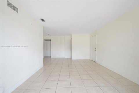 Copropriété à louer à Lauderhill, Floride: 1 chambre, 78.04 m2 № 1966347 - photo 10