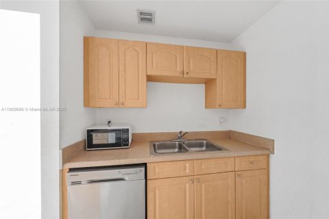 Copropriété à louer à Lauderhill, Floride: 1 chambre, 78.04 m2 № 1966347 - photo 14